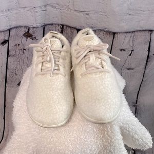 “ALLBIRDS” Women’s WOOL RUNNERS FLUFFS…Cream Sneakers…Sz 8